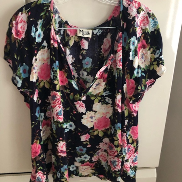 SMYM Tops 3/58$ bundle - Picture 7 of 10